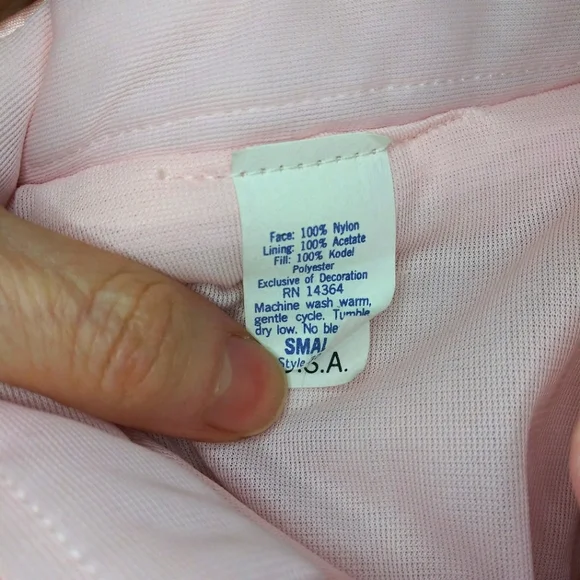 Vintage 1950's Pink Mandarin Collared, Pearl Buttoned, Quilted Nylon Bed Jacket - Picture 7 of 8